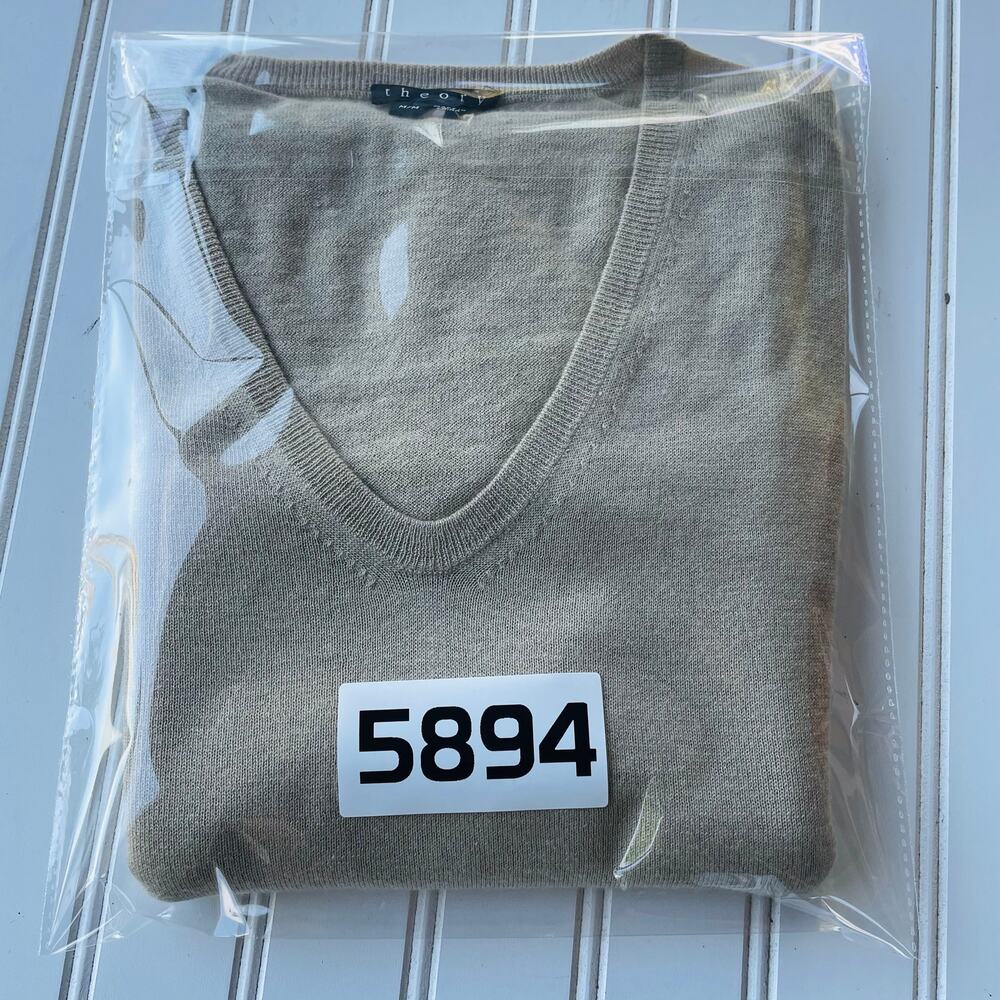 Theory Beige 100% Cashmere V Neck Sweater size M - Picture 9 of 9